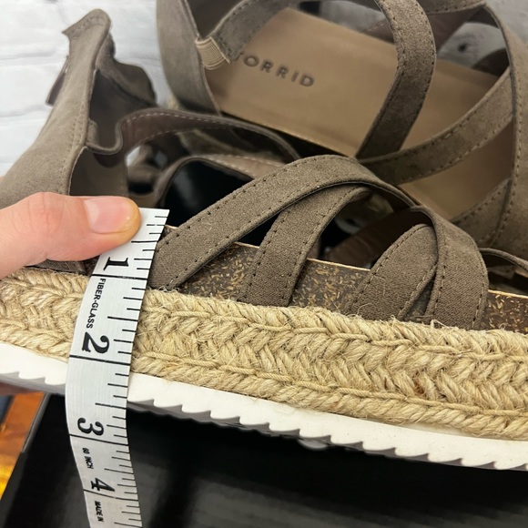 New Torrid STRAPPY FLATFORM SANDAL (WW) 8 - Picture 4 of 7